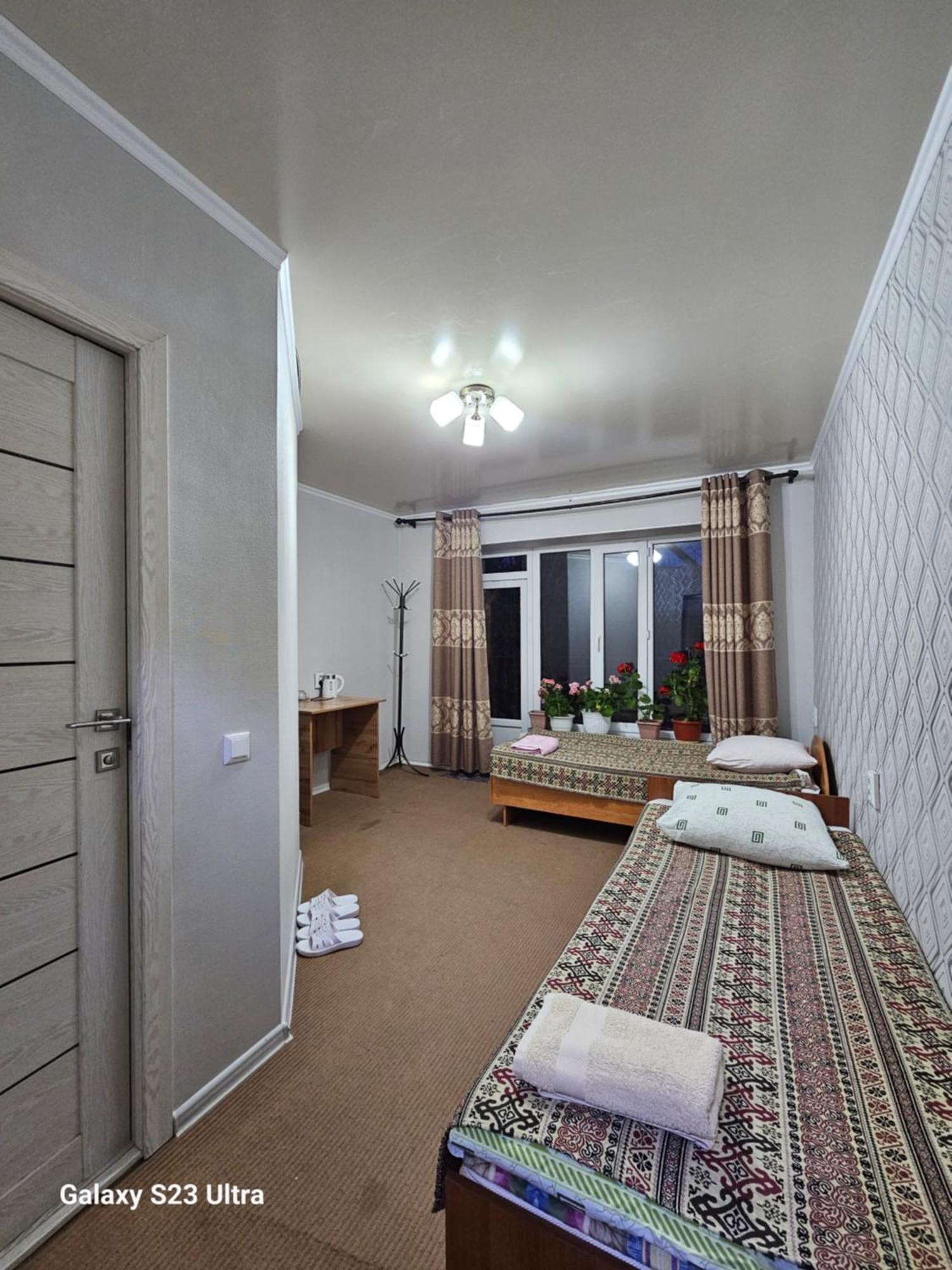 Guest House Mira Kochkor Ngoại thất bức ảnh