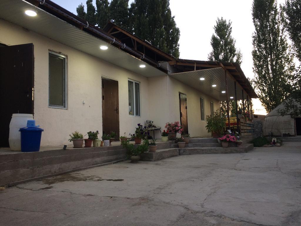 Guest House Mira Kochkor Ngoại thất bức ảnh