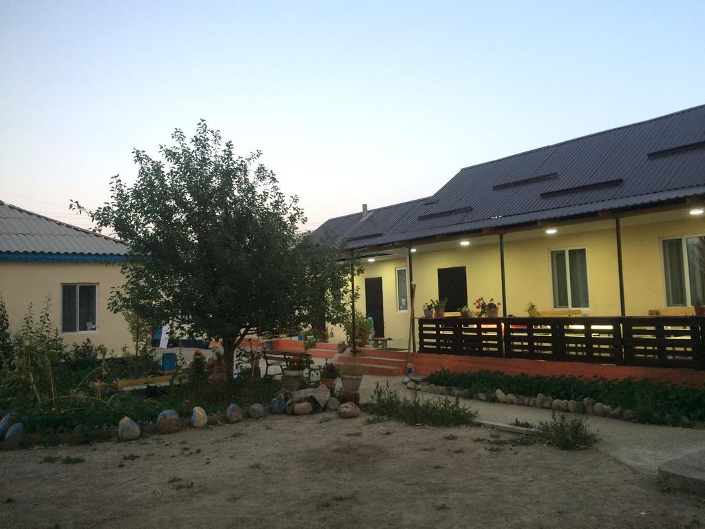 Guest House Mira Kochkor Ngoại thất bức ảnh